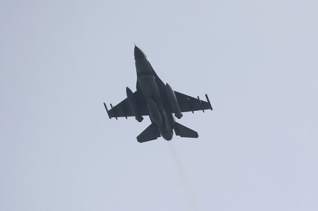 Sehari, Jet-jet Tempur...