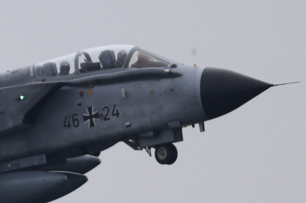 Jet Su-35 Rusia Bayangi...