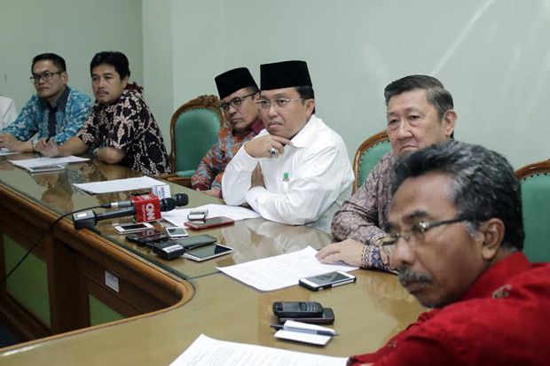 Para Pemimpin Majelis...