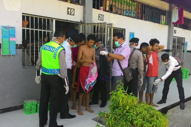 Geledah Lapas Dumai,...