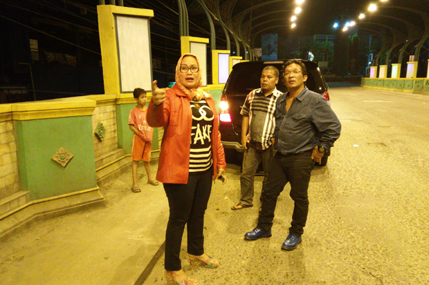 Jembatan Rusak dan Penuh...