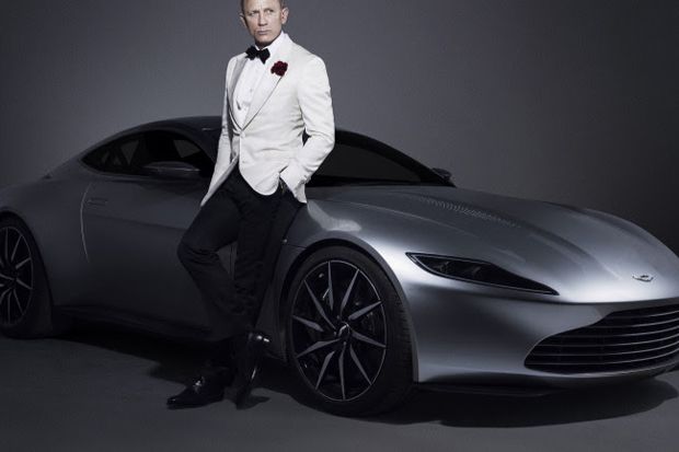 Mobil James Bond Laku...