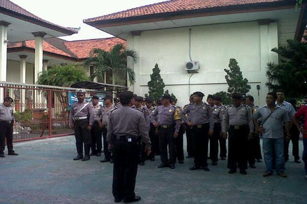 10 Orang Berambut Cepak...