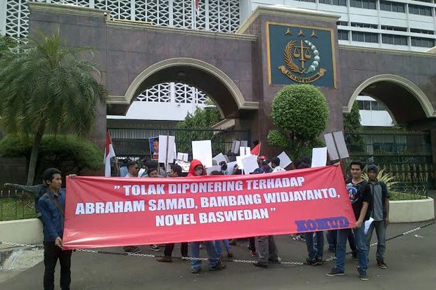 Puluhan Mahasiswa Tolak...