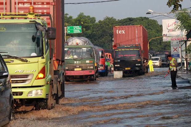 Banjir Kembali Lumpuhkan...