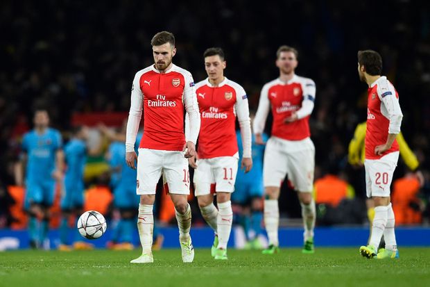 Arsenal Kibarkan Bendera...