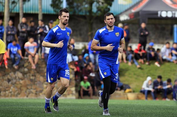 Resmi: Persib Coret...