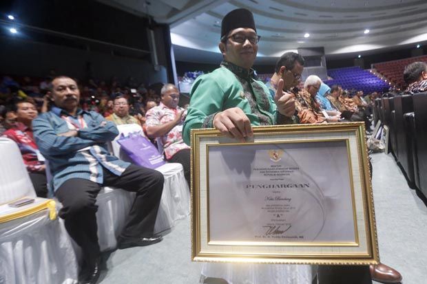 Emil Ingin Hubungan...