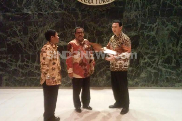 Datangi Kantor Ahok,...