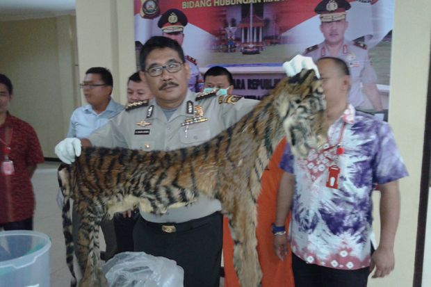 Polda Sumsel Tangkap...