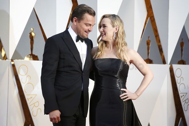 Tangis Kate Winslet...