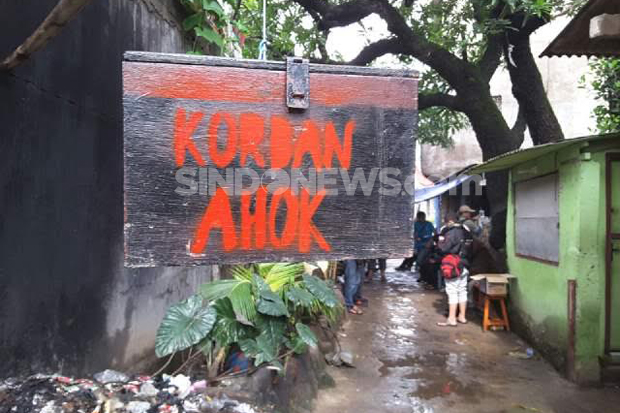Kotak Hitam Bertuliskan...