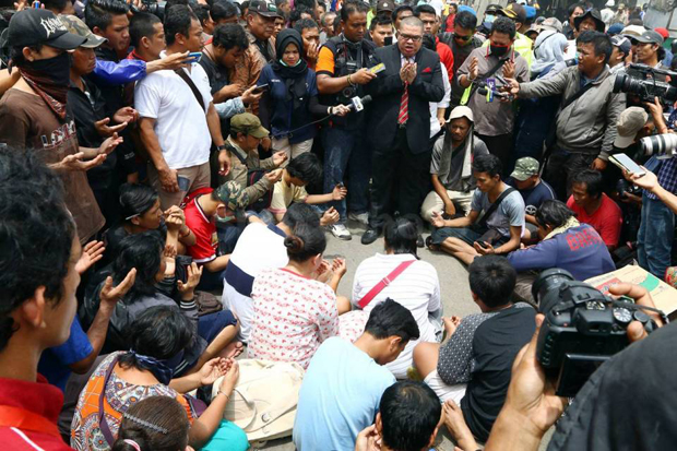 Warga Kalijodo Pertanyakan...