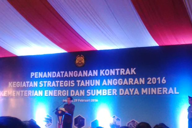 Jokowi Saksikan Penandatanganan...