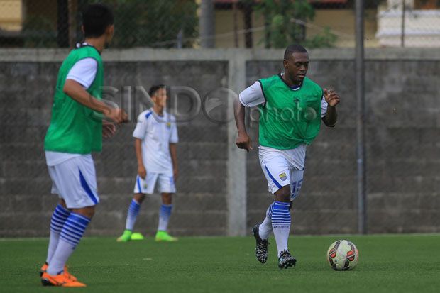 Persib Menang 6 Gol,...