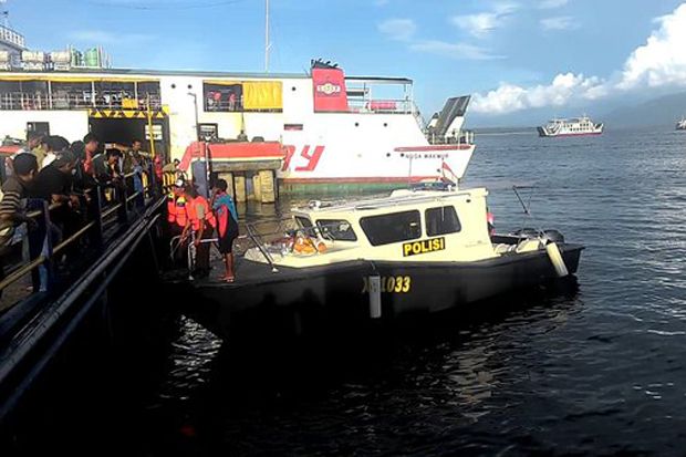 Menumpang Kapal Rafelia,...