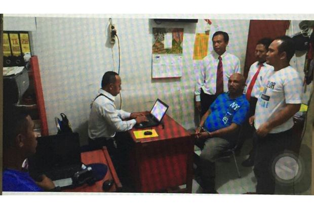 Labora Sitorus Langsung...