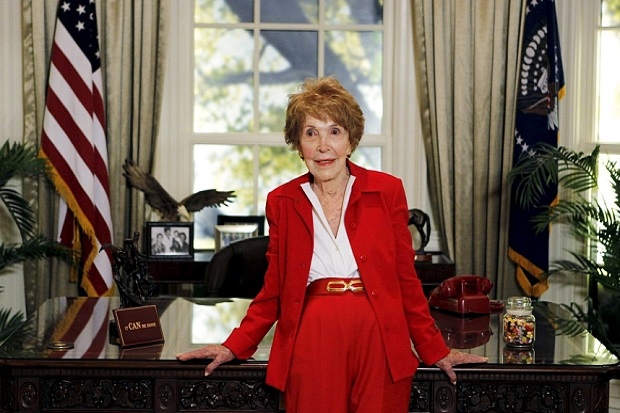 Mengenang Nancy Reagan,...