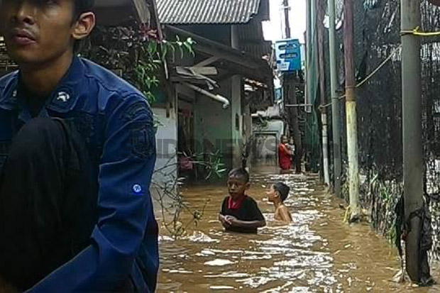 Banjir, Warga Rawajati...