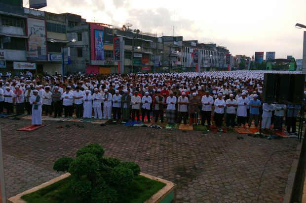 Ribuan Warga Padangsidimpuan...