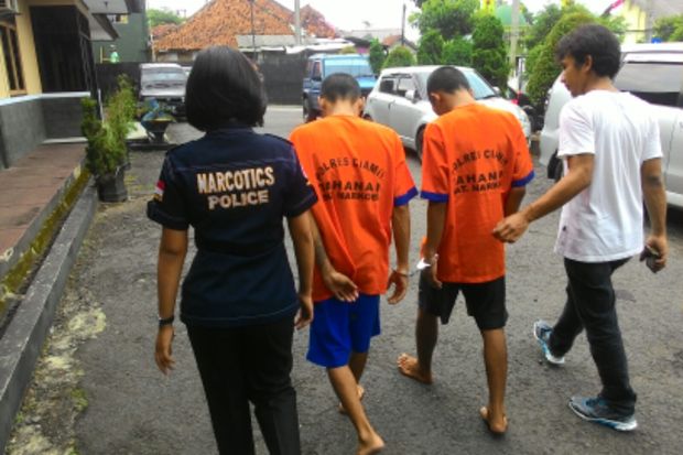 Pesta Narkoba, Dua Pemuda...
