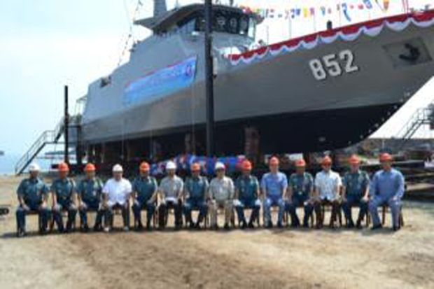 TNI AL Terima Kapal...