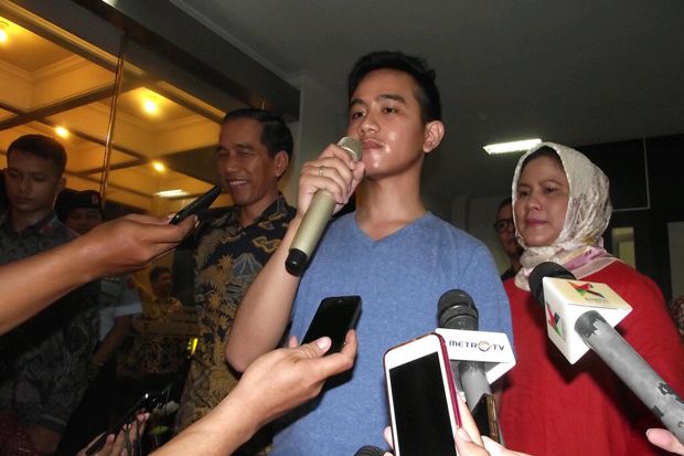 Jokowi dan Istri Masih...