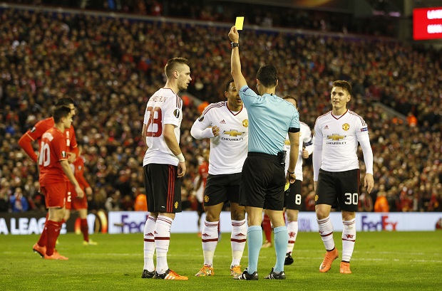 Howard Webb Bela Keputusan...