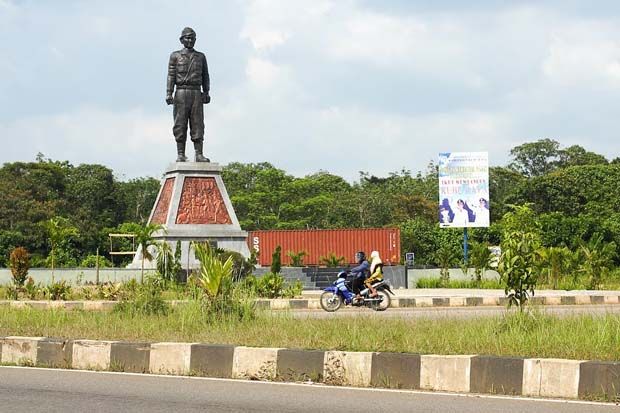 Ali Anyang, Pejuang...