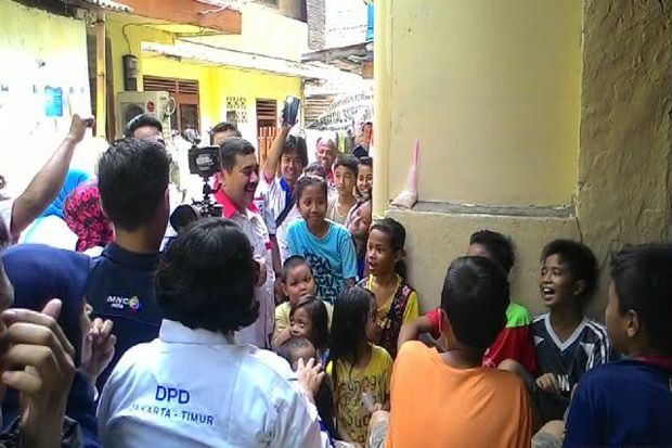 Nyanyi Mars Perindo,...