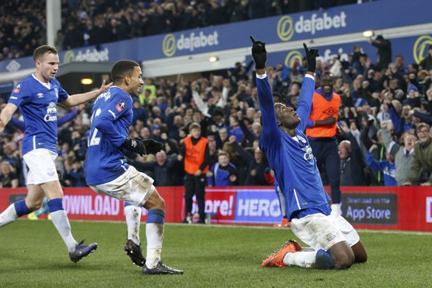 Costa Gigit Barry, Lukaku...