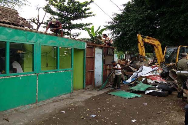 Lapak Diratakan, PKL...