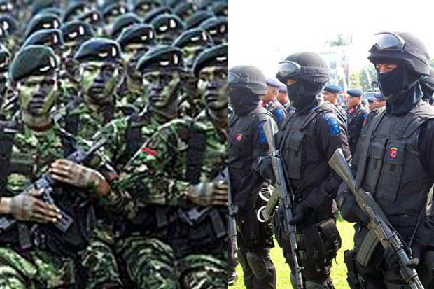 Raider dan Brimob Kejar...
