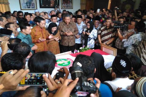 SBY Beri Penghormatan...