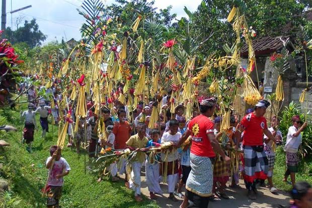 Warga Gianyar Gelar...