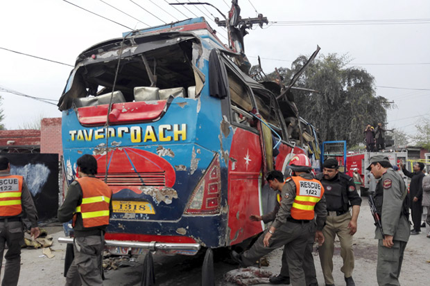 Bom Hantam Bus PNS Pakistan,...