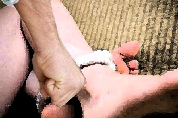 Perkosa Dukun Beranak,...