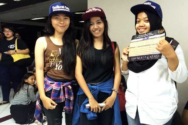 Fans Cewek Antusias...