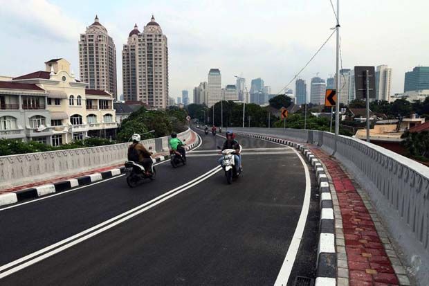Pacaran di Fly Over,...