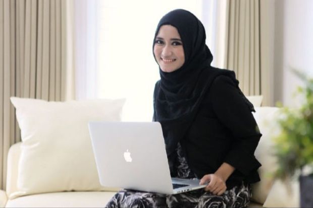 Tak Pernah Melepas Jilbab
