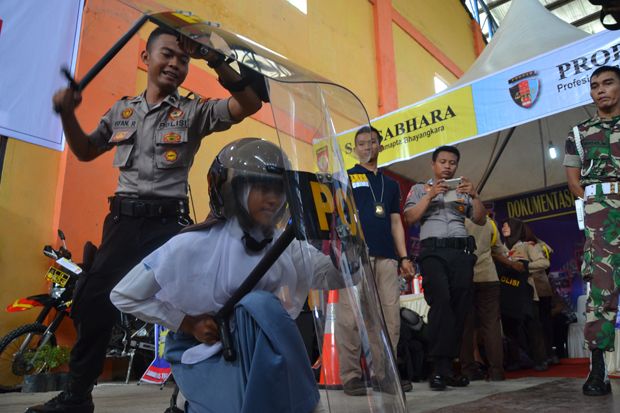 Cara Polres Tegal Mendekatkan...