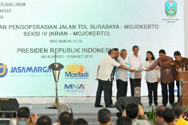 Jokowi Resmikan Tol...