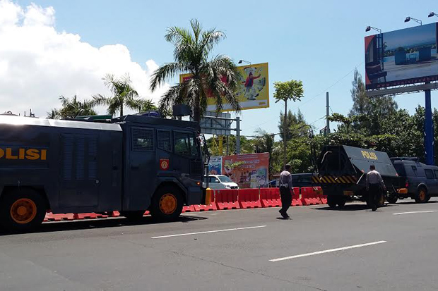 Polisi Siapkan Water...