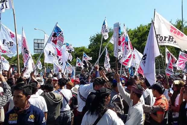 Warga dari 27 Desa Adat...
