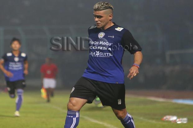 Diwarnai 2 Kartu Merah,...