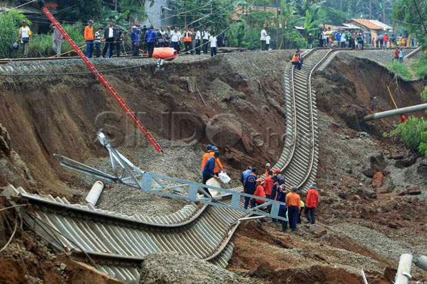 Lintasan Kereta Api...