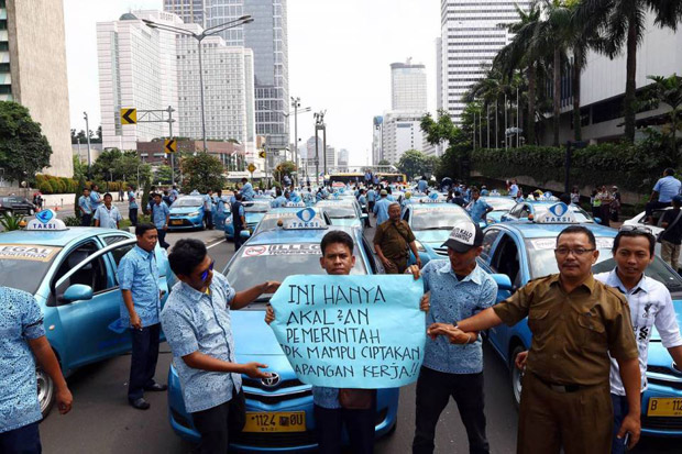 Soal Demo Taksi, DPRD...