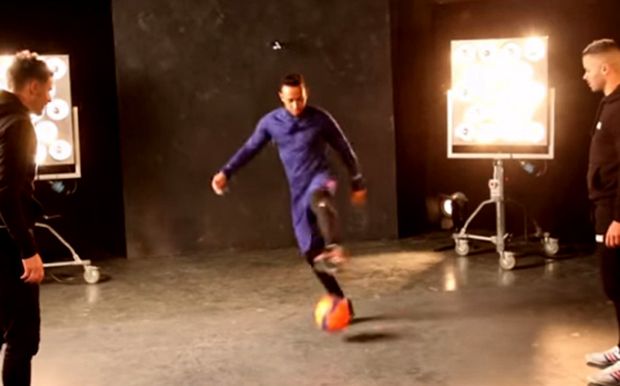 Ikuti Jejak Rossi, Hamilton...