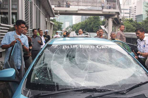 Demo Rusuh, 20 Taksi...