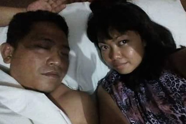 Perempuan Foto Syur...